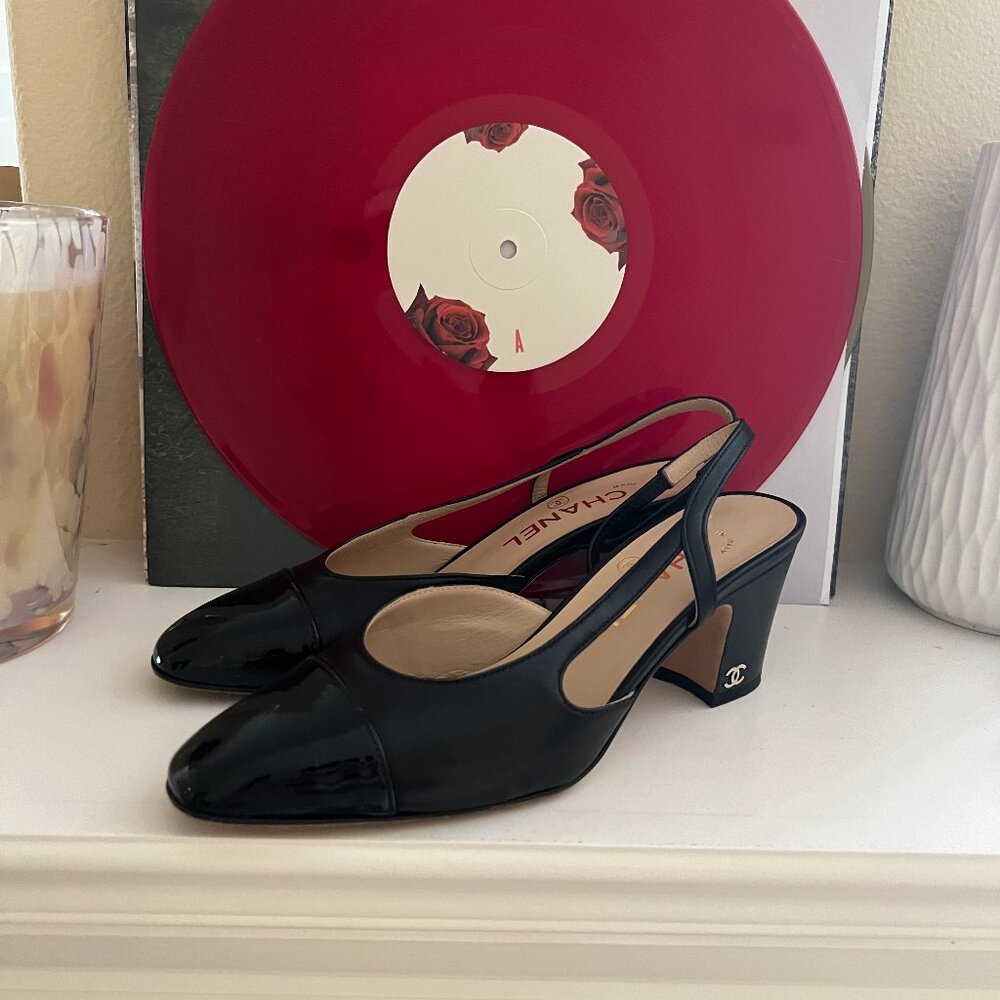 authentic CHANEL SLINGBACK CAP TOE HEELS BLACK size 5.5, size 6